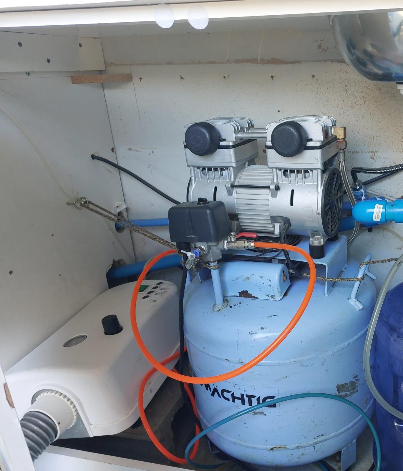 Sillón Dental Detes y Compresor Machtig 1 Hp, 40 L, con ventilador. (usados) - Imagen 5